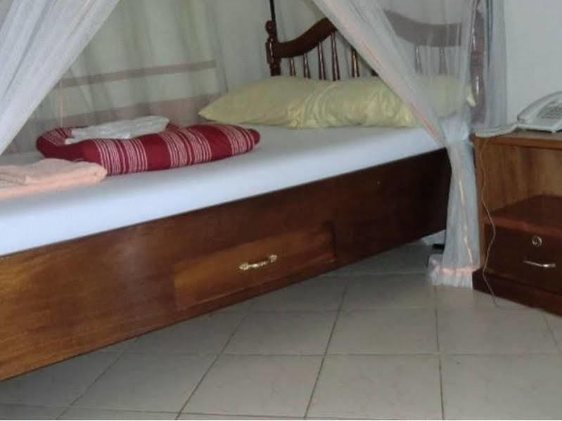 Keba Inn Lyamutundwe Экстерьер фото